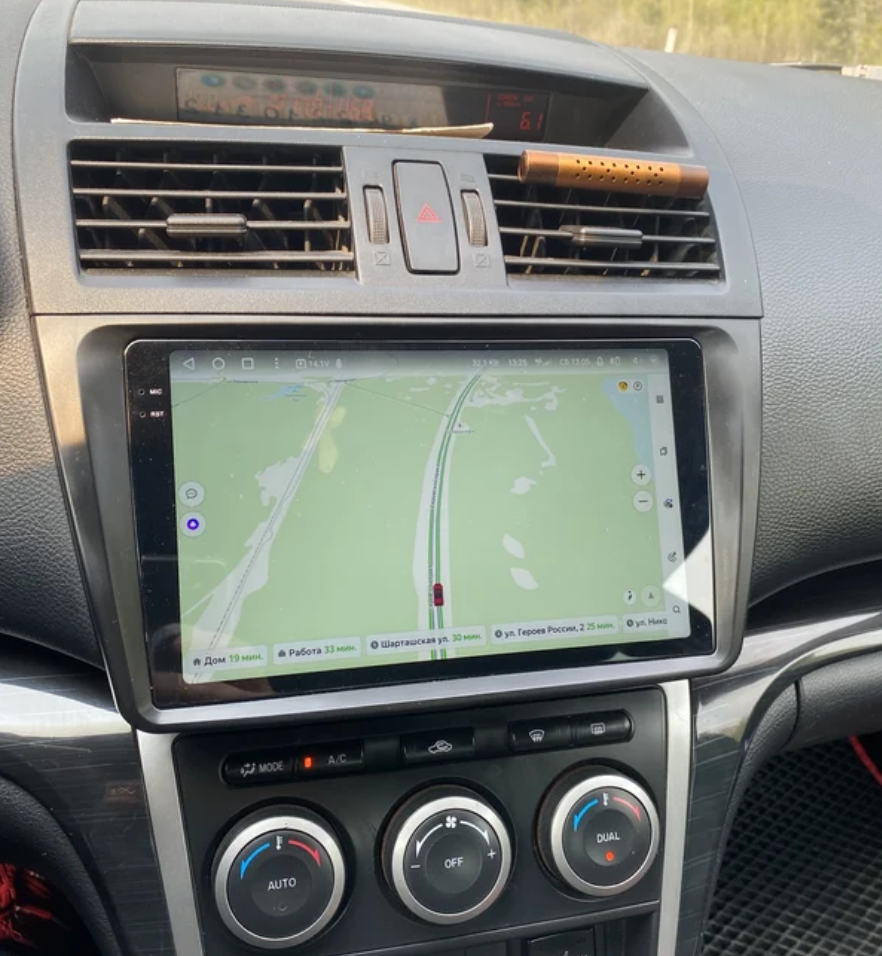 Фото магнитолы с экраном 2K в Mazda 6 GH 